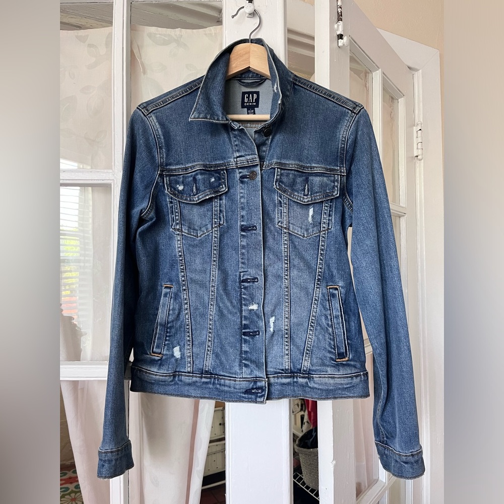 Classic Fitted Jean Jacket w/ stretch